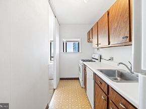 200 Locust Street 27FN, Philadelphia PA 19106