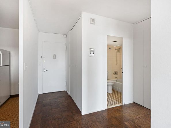 200 Locust Street 27FN, Philadelphia PA 19106