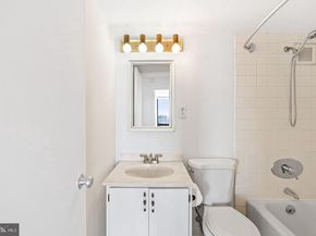200 Locust Street 27FN, Philadelphia PA 19106