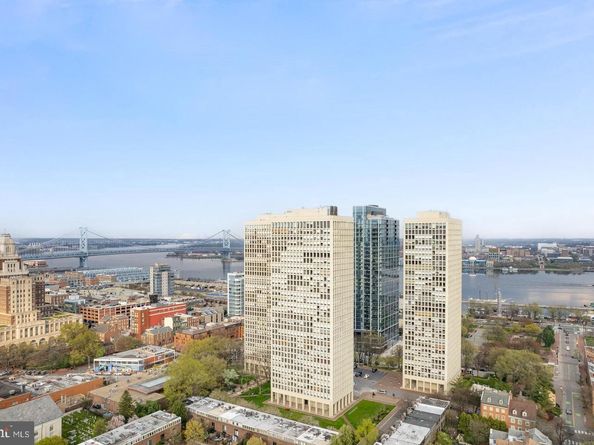200 Locust Street 27FN, Philadelphia PA 19106