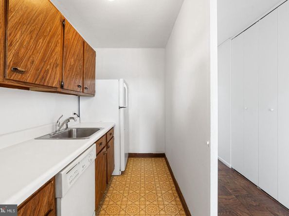 200 Locust Street 27FN, Philadelphia PA 19106