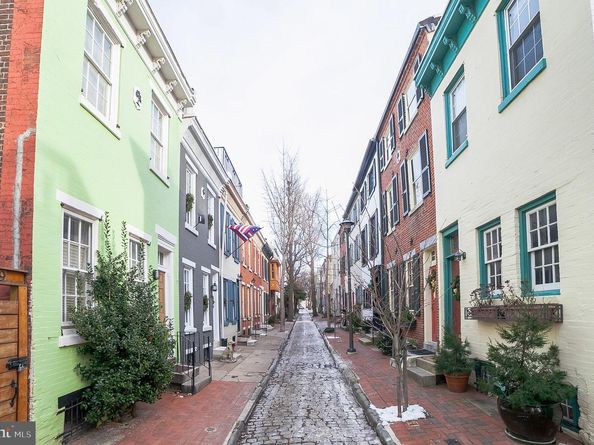 2320 Manning Street, Philadelphia PA 19103