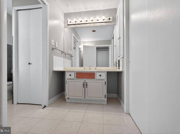 2320 Manning Street, Philadelphia PA 19103