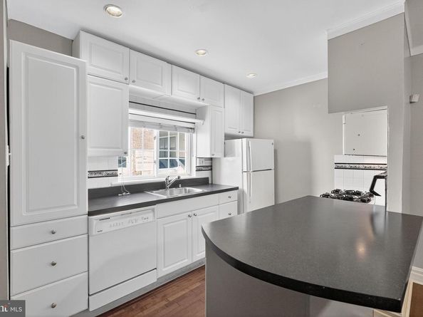 2320 Manning Street, Philadelphia PA 19103