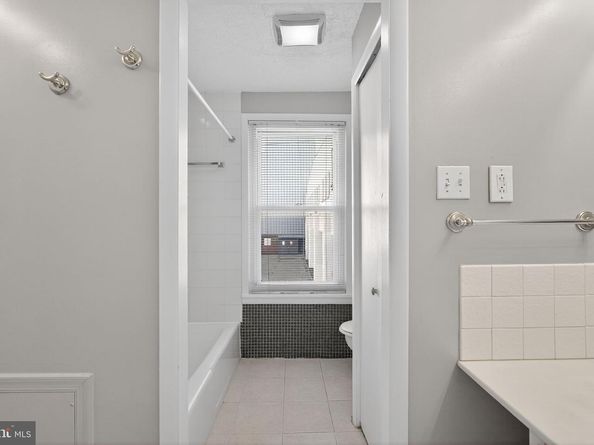 2320 Manning Street, Philadelphia PA 19103