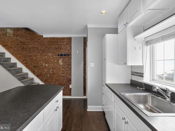 2320 Manning Street, Philadelphia PA 19103