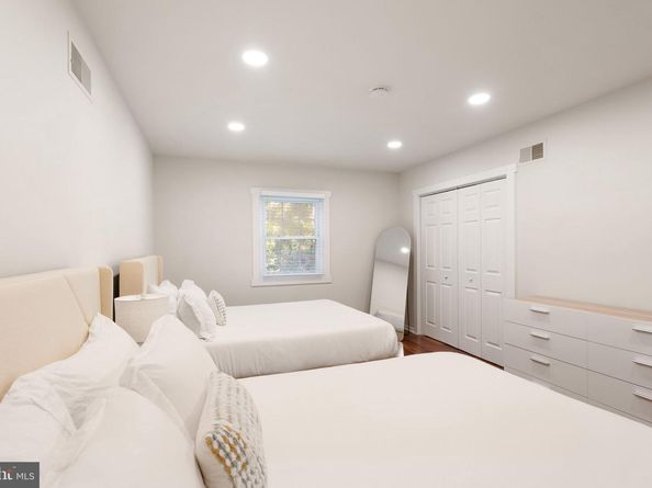 7324 Auburn Street, Annandale VA 22003