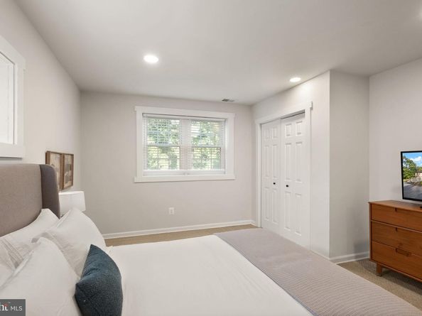 7324 Auburn Street, Annandale VA 22003