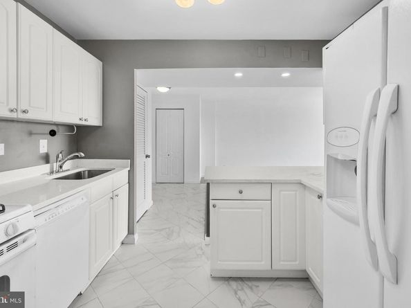5340 Holmes Run Parkway 1102, Alexandria VA 22304