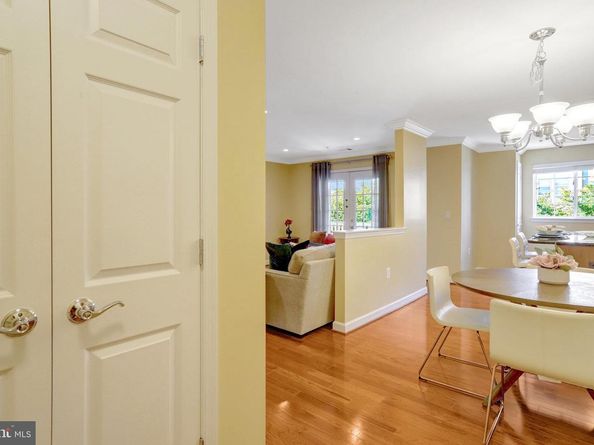4119 S Four Mile Run Drive 404, Arlington VA 22204