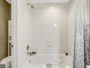4119 S Four Mile Run Drive 404, Arlington VA 22204