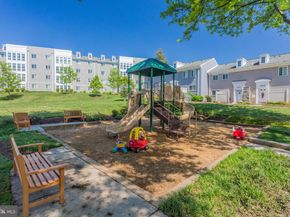 4119 S Four Mile Run Drive 404, Arlington VA 22204