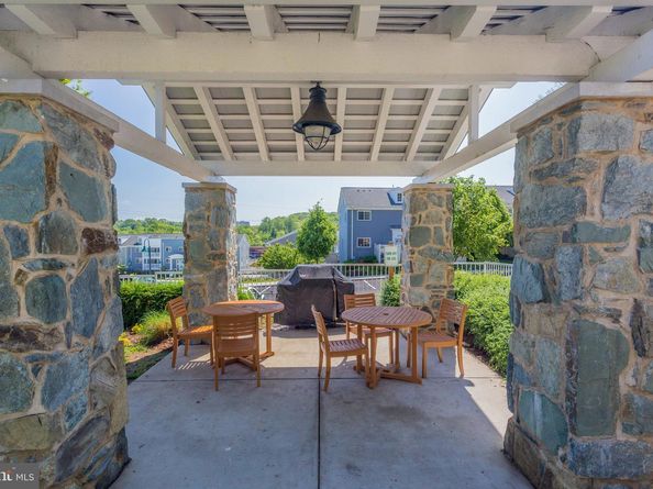 4119 S Four Mile Run Drive 404, Arlington VA 22204
