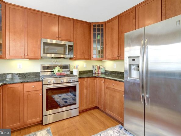 4119 S Four Mile Run Drive 404, Arlington VA 22204