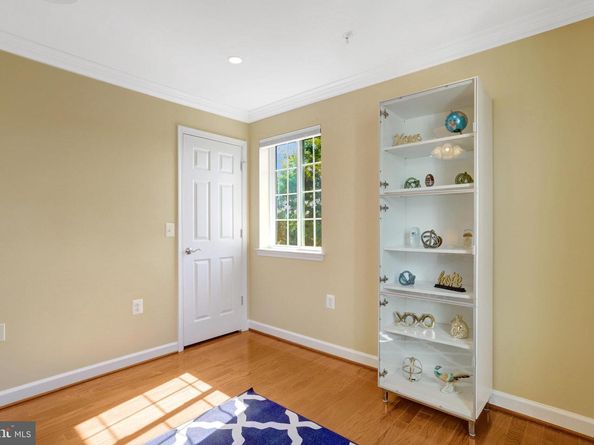 4119 S Four Mile Run Drive 404, Arlington VA 22204