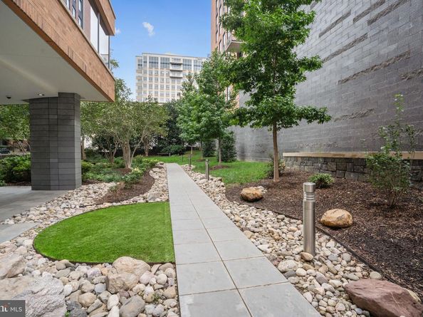 2001 15TH Street N 306, Arlington VA 22201