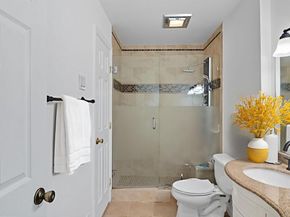 814 N Croydon Street, Sterling VA 20164