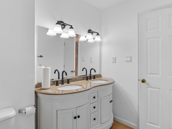 814 N Croydon Street, Sterling VA 20164