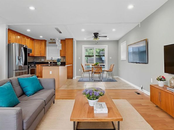 814 N Croydon Street, Sterling VA 20164