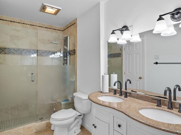 814 N Croydon Street, Sterling VA 20164