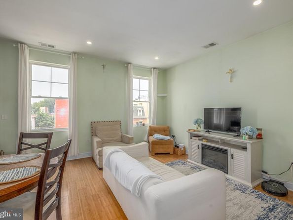 327 N 40TH Street, Philadelphia PA 19104