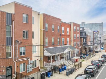 327 N 40TH Street