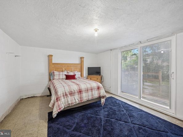 2115 Ravenwood Road, Folcroft PA 19032
