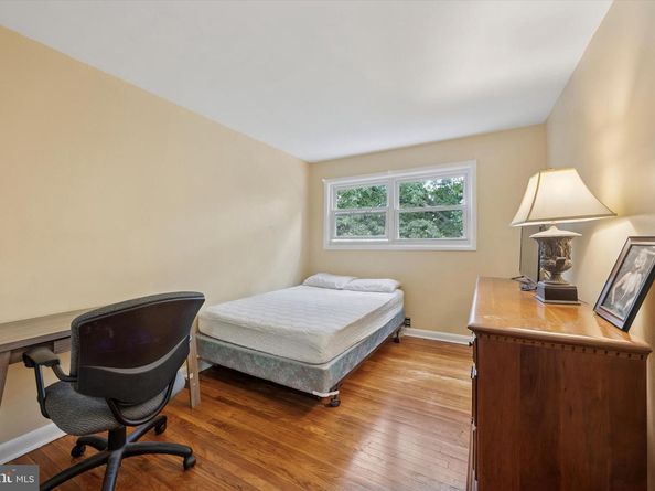 2115 Ravenwood Road, Folcroft PA 19032