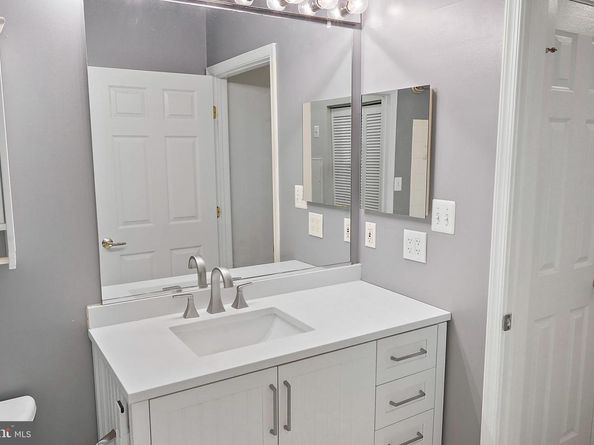 5116 Donovan Drive 105, Alexandria VA 22304