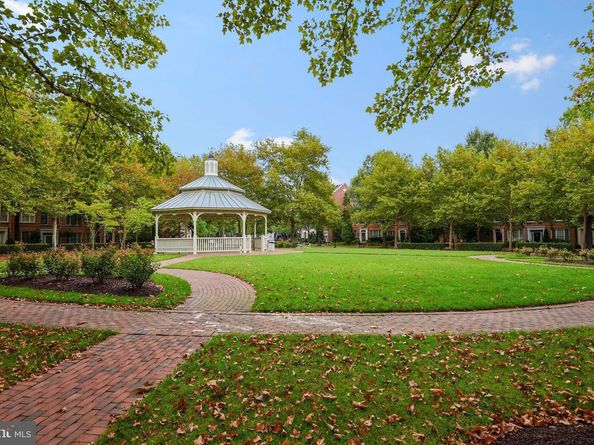 5116 Donovan Drive 105, Alexandria VA 22304