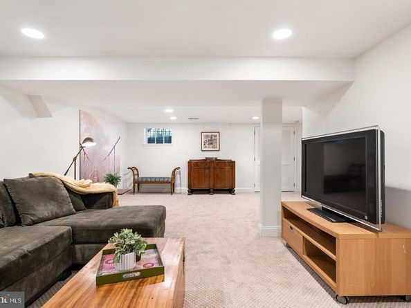 3318 Quesada Street NW, Washington DC 20015