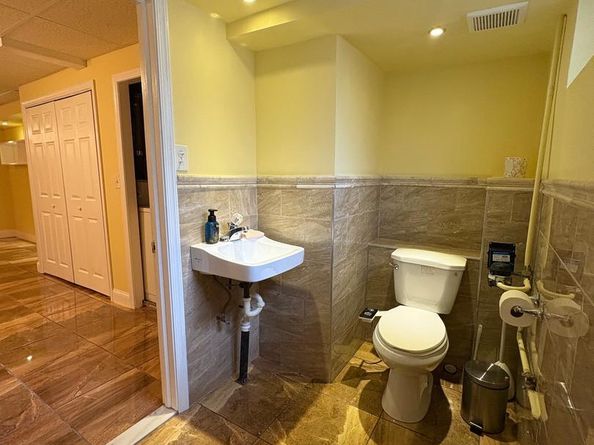 2251 S Hemberger Street, Philadelphia PA 19145