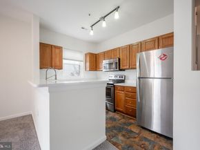 275 S Pickett Street 201, Alexandria VA 22304