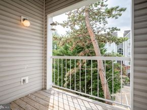 275 S Pickett Street 201, Alexandria VA 22304