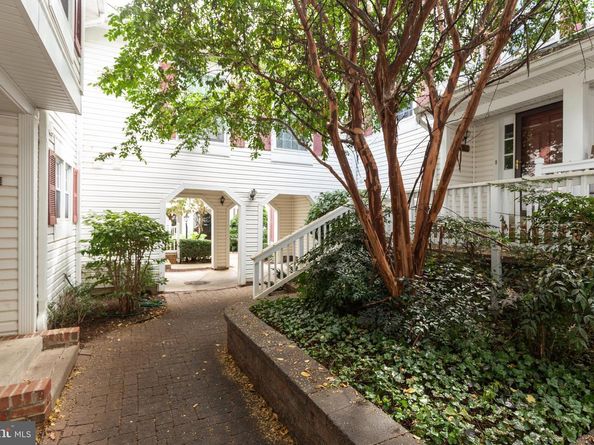 2903 S Woodstock Street B, Arlington VA 22206