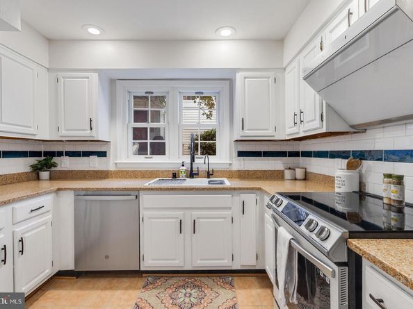 2903 S Woodstock Street B, Arlington VA 22206
