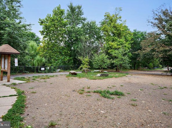 2903 S Woodstock Street B, Arlington VA 22206