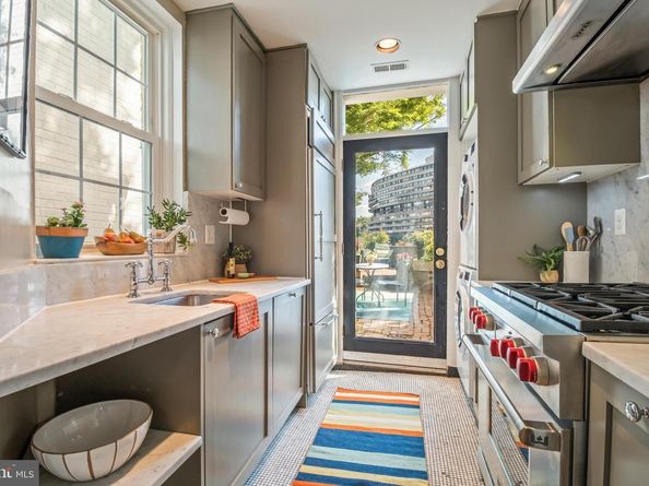 2532 I Street NW, Washington DC 20037