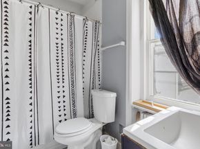 8962 Ridge Avenue, Philadelphia PA 19128