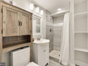 729 Roxboro Place NW, Washington DC 20011