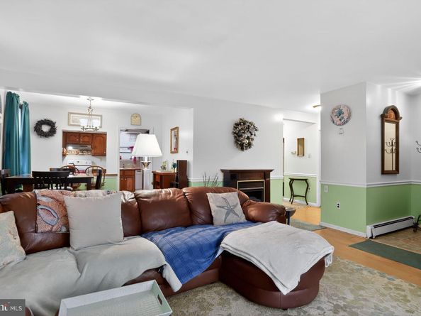 3272 Philmont Avenue, Huntingdon Valley PA 19006