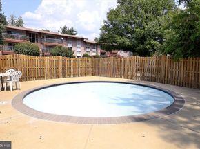 214 Park Terrace Court SE 88, Vienna VA 22180