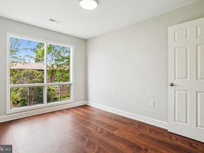 214 Park Terrace Court SE 88, Vienna VA 22180