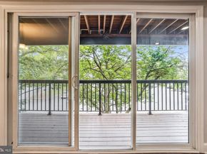 214 Park Terrace Court SE 88, Vienna VA 22180