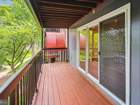 214 Park Terrace Court SE 88, Vienna VA 22180