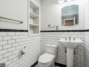 214 Park Terrace Court SE 88, Vienna VA 22180