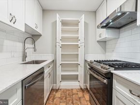 214 Park Terrace Court SE 88, Vienna VA 22180