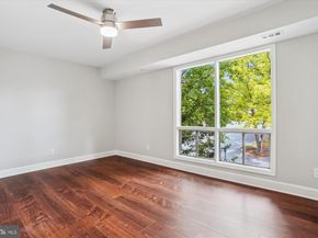 214 Park Terrace Court SE 88, Vienna VA 22180