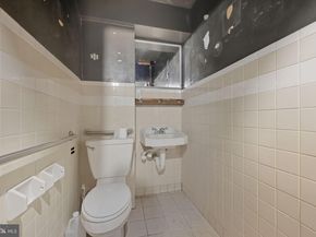 1713 South Street, Philadelphia PA 19146