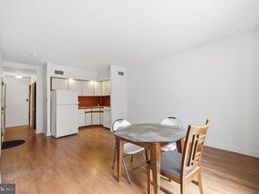 1713 South Street, Philadelphia PA 19146